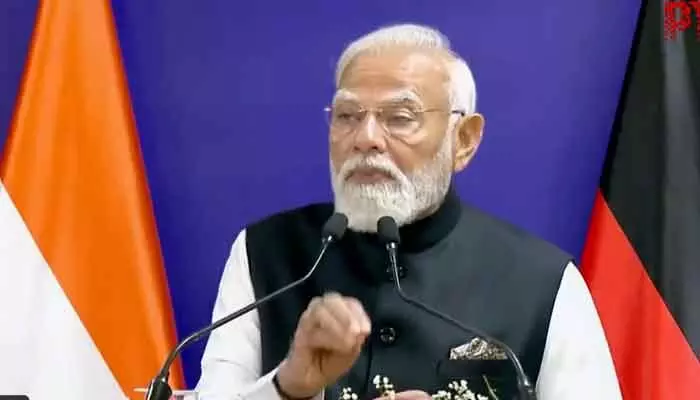 భారత యువతకు జర్మనీ రెడ్ కార్పెట్.. వీసా నిబంధనలు సరళం: ప్రధాని మోడీ భారత యువతకు జర్మనీ రెడ్ కార్పెట్.. వీసా నిబంధనలు సరళం: ప్రధాని మోడీ