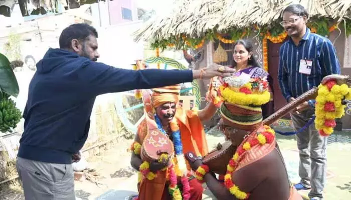 ఆ వీణలు నన్నెంతో ఆకట్టుకున్నాయి: పవన్ కల్యాణ్ ఆ వీణలు నన్నెంతో ఆకట్టుకున్నాయి: పవన్ కల్యాణ్