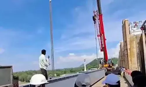 తుంగభద్ర డ్యామ్ కొత్త గేట్ల ట్రయన్ రన్ విజయవంతం