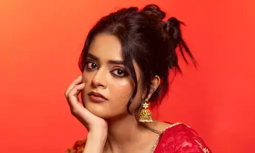 Riddhi Kumar Stuns in a Graceful Red Saree