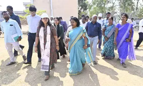క‌స్తూర్బాలో కుక్క‌లు సంచ‌రించ‌కుండా చ‌ర్య‌లు తీసుకోవాలి : క‌లెక్ట‌ర్ ఇలా త్రిపాఠి
