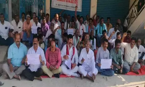 చేనేత రుణమాఫీ వచ్చుడో.. మేము చచ్చుడో..?