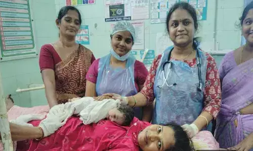 ప్రభుత్వ ఆసుపత్రిలో డాక్టర్ శృతి ప్రసవం