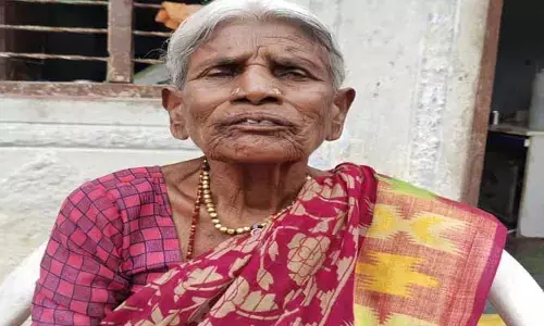 నకిలీ పత్రాలతో భూమి కాజేసిన‌ వారిపై చర్యలు తీసుకోండి : బాధితురాలు బాల‌మ్మ