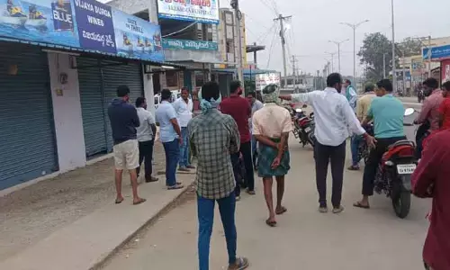 నేరేడుచ‌ర్ల‌లో రెండు వైన్ షాపుల్లో చోరీ