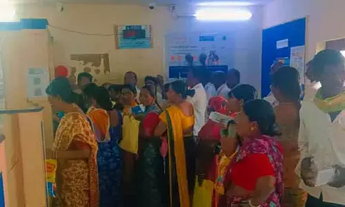 బ్యాంకులో తప్పని తిప్పలు