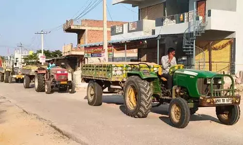 14 ట్రాక్టర్ల పట్టివేత.. కేసు నమోదు