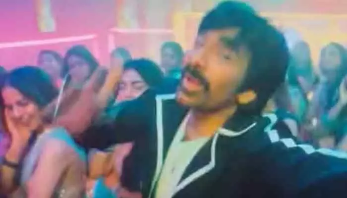 BMW మూవీలో కార్తీక దీపం సాంగ్...రవితేజ ఊర మాస్ డ్యాన్స్ BMW మూవీలో కార్తీక దీపం సాంగ్...రవితేజ ఊర మాస్ డ్యాన్స్