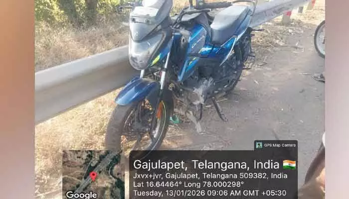పండగపూట విషాదం : రోడ్డు ప్రమాదంలో తల్లీకూతుళ్లు దుర్మరణం పండగపూట విషాదం : రోడ్డు ప్రమాదంలో తల్లీకూతుళ్లు దుర్మరణం