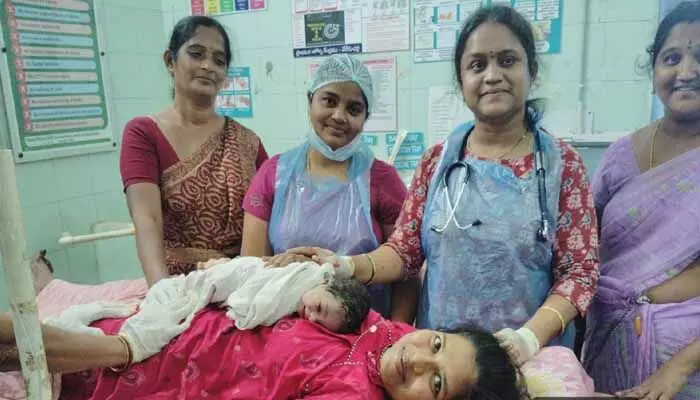 ప్రభుత్వ ఆసుపత్రిలో డాక్టర్ శృతి ప్రసవం ప్రభుత్వ ఆసుపత్రిలో డాక్టర్ శృతి ప్రసవం