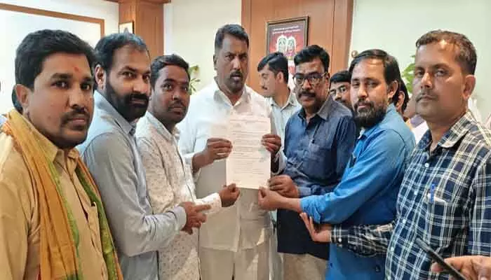 సీఆర్పీల సమస్యలను పరిష్కరించాలని మంత్రికి వినతి సీఆర్పీల సమస్యలను పరిష్కరించాలని మంత్రికి వినతి