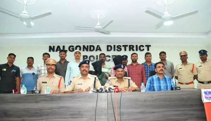 కటకటాల్లోకి దోపిడీ దొంగలు కటకటాల్లోకి దోపిడీ దొంగలు