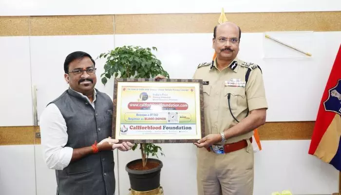 డీజీపీ చేతుల మీదుగా ‘కాల్ ఫర్ బ్లడ్’ వెబ్ యాప్ ప్రారంభం డీజీపీ చేతుల మీదుగా ‘కాల్ ఫర్ బ్లడ్’ వెబ్ యాప్ ప్రారంభం