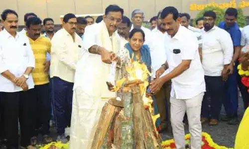 ప్రజల ఆస్తులపై జగన్ బొమ్మ వేసుకున్నారు : ఎంపీ శివనాథ్
