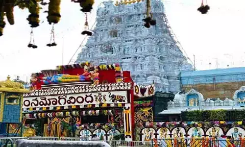 తిరుమలలో భక్తుల రద్దీ ఇలా.. 18 కంపార్టుమెంట్లు ఫుల్