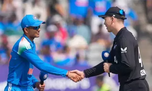 IND Vs NZ: రాజ్‌కోట్‌లో రెండో వన్డే.. టాస్ గెలిచి బౌలింగ్ ఎంచుకున్న న్యూజిలాండ్