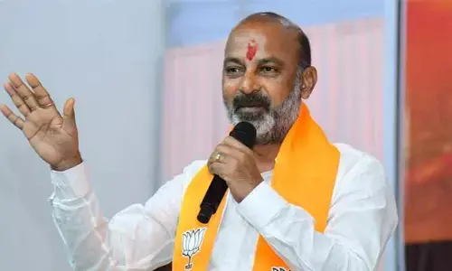 మజ్లిస్ ఎమ్మెల్యేలపై చర్యలు తీసుకోవాల్సిందే: బండి సంజయ్