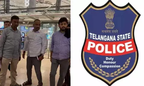 మహిళ ఐఏఎస్ ఉధంతం‌పై ఎన్‌టీవీ జర్నలిస్టుల అరెస్ట్