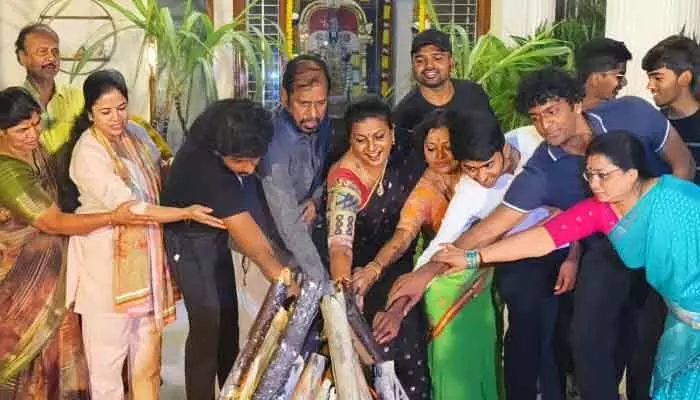 ఫ్రీ ఫ్రీ అనే ఫ్రీ మాటలు నమ్మవద్దు : మాజీ మంత్రి రోజా ఫ్రీ ఫ్రీ అనే ఫ్రీ మాటలు నమ్మవద్దు : మాజీ మంత్రి రోజా