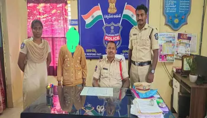చోరీ సొత్తు స్వాధీనం.. నిందితురాలుని రిమాండ్ కి తరలింపు చోరీ సొత్తు స్వాధీనం.. నిందితురాలుని రిమాండ్ కి తరలింపు