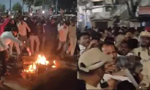 పురానాపూల్‌లో అర్ధరాత్రి ఉద్రిక్తత: రెండు వర్గాల ఘర్షణ, పోలీసుల లాఠీఛార్జ్