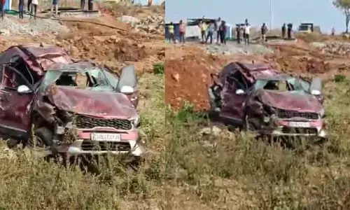 పండగపూట తీవ్ర విషాదం.. ఇద్దరు యువకులు మృతి, మరో ఇద్దరి పరిస్థితి విషమం