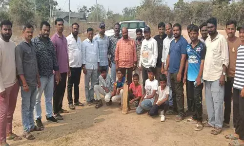 క్రీడా స్ఫూర్తితో జీవితాన్ని గెలవాలి : సర్పంచ్ కంజర్ల చంద్రశేఖర్