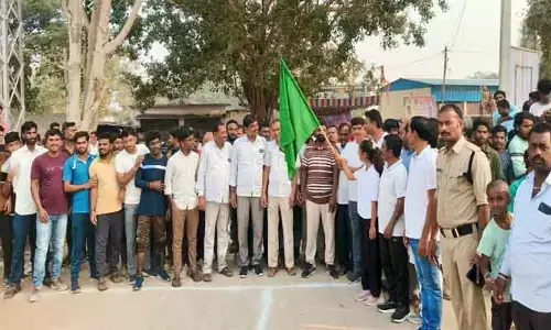 యువత డ్రగ్స్ కు దూరంగా ఉండాలి : ఎస్సై వివేక్