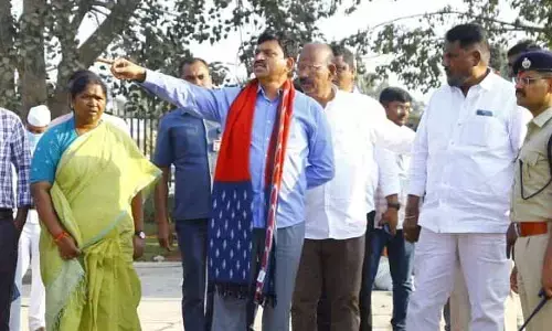Ponguleti: నిర్లక్ష్యం వహిస్తే ఎంతటి వారినైనా ఉపేక్షించేది లేదు..మేడారం పనులపై మంత్రి పొంగులేటి