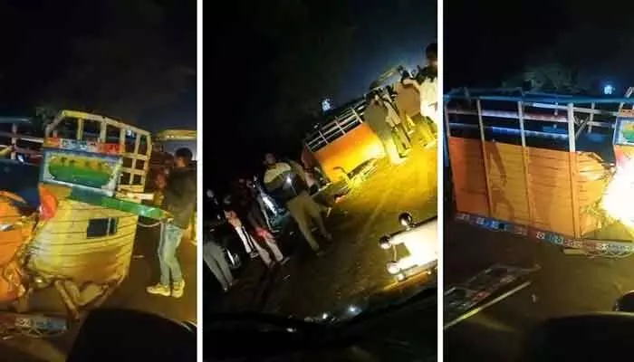 ఘోర ప్రమాదం.. ట్రాక్టర్-పికప్ వాహనం ఢీకొని ఐదుగురు మృతి ఘోర ప్రమాదం.. ట్రాక్టర్-పికప్ వాహనం ఢీకొని ఐదుగురు మృతి