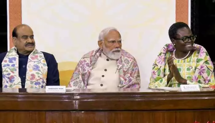 భిన్నత్వమే భారత ప్రజాస్వామ్యానికి శ్రీరామరక్ష: కామన్వెల్త్ సదస్సులో ప్రధాని మోడీ భిన్నత్వమే భారత ప్రజాస్వామ్యానికి శ్రీరామరక్ష: కామన్వెల్త్ సదస్సులో ప్రధాని మోడీ