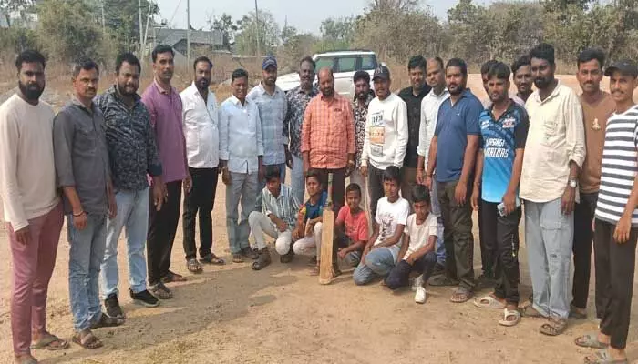 క్రీడా స్ఫూర్తితో జీవితాన్ని గెలవాలి : సర్పంచ్ కంజర్ల చంద్రశేఖర్ క్రీడా స్ఫూర్తితో జీవితాన్ని గెలవాలి : సర్పంచ్ కంజర్ల చంద్రశేఖర్