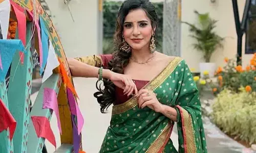 పండుగ ఫీల్స్ అంటూ ట్రెడిషనల్ ఫొటోస్ షేర్ చేసిన జూనియర్ సమంత..