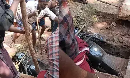 టూ వీల‌ర్ బైక్ ఇలా కూడా పార్క్ చేస్తారా..? వీడియో వైర‌ల్‌