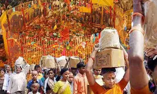 మేడారంలో కుంభమేళా సీన్ రిపీట్..!