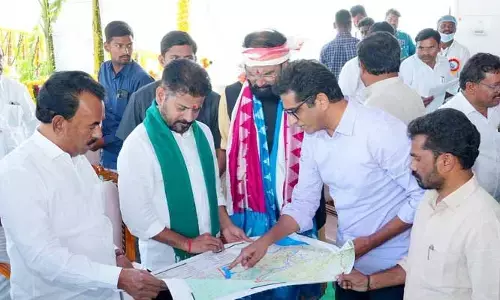 CM రేవంత్ టూర్‌లో బీఆర్ఎస్ ఎమ్మెల్యే.. రాజకీయ వర్గాల్లో తీవ్ర చర్చ
