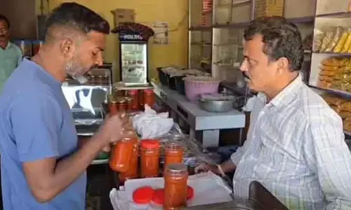 హోమ్ మేడ్ పికిల్స్ పేరుతో ఘరానా మోసం..!