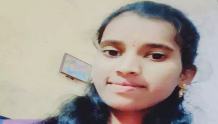 ఉద్యోగం కోసం వెళ్లిన యువతి అదృశ్యం ఉద్యోగం కోసం వెళ్లిన యువతి అదృశ్యం