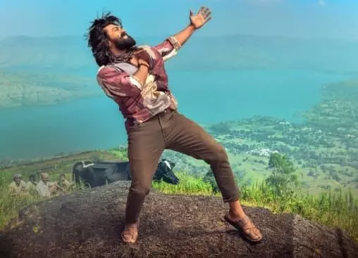 వరల్డ్ రికార్డ్ బ్రేక్ చేసిన రామ్ చరణ్ వరల్డ్ రికార్డ్ బ్రేక్ చేసిన రామ్ చరణ్