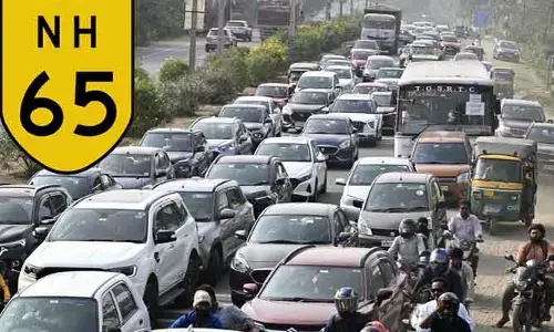 NH 65పై విస్తరణ పనుల దృష్ట్యా ట్రాఫిక్ ఆంక్షలు.. AP నుంచి వచ్చే వాహనాల దారి మళ్లింపు