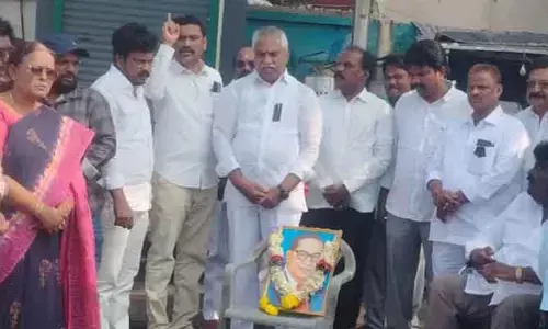 దళితులపై దాడులు చేసేందుకా అధికారం ఇచ్చింది? : మల్లాది విష్ణు