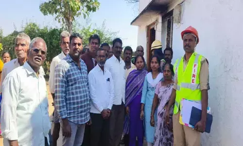 షార్ట్ సర్క్యూట్ తో ఇల్లు దగ్ధం