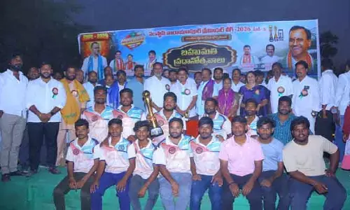 చదువుతో పాటు క్రీడలకు  ప్రాముఖ్యత ఇవ్వాలి : ఎమ్మెల్యే కోమటిరెడ్డి రాజ్ గోపాల్ రెడ్డి