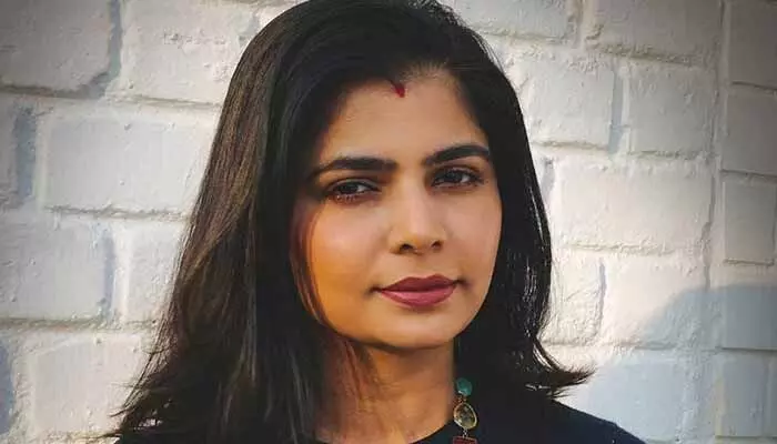స్టేజ్పై జాకెట్ తీసేయ్ అంటూ అసభ్యకర కామెంట్స్.. స్ట్రాంగ్గా ఇచ్చిపడేసిన చిన్మయి స్టేజ్పై జాకెట్ తీసేయ్ అంటూ అసభ్యకర కామెంట్స్.. స్ట్రాంగ్గా ఇచ్చిపడేసిన చిన్మయి