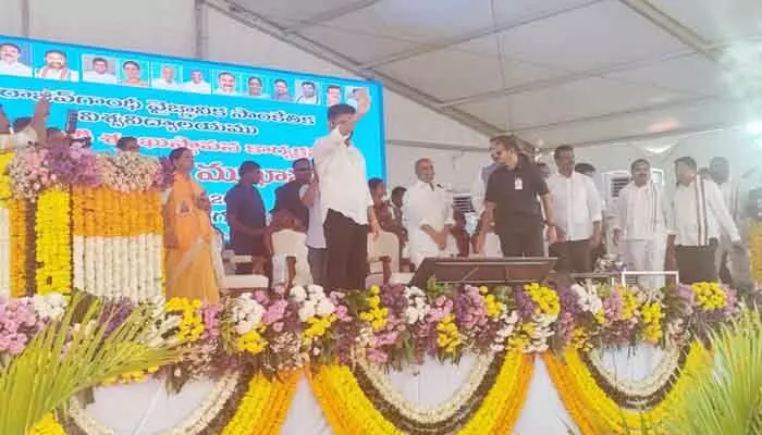త్రిబుల్ ఐటీ భవన నిర్మాణానికి భూమి పూజ చేసిన సీఎం త్రిబుల్ ఐటీ భవన నిర్మాణానికి భూమి పూజ చేసిన సీఎం