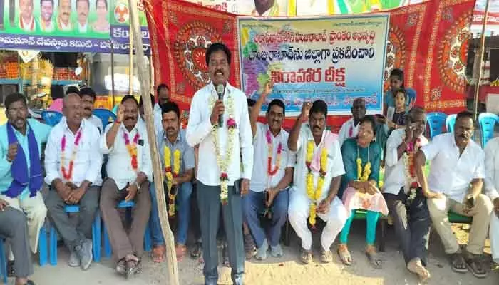 హుజురాబాద్ జిల్లా సాధనకై గర్జించిన జేఏసీ హుజురాబాద్ జిల్లా సాధనకై గర్జించిన జేఏసీ