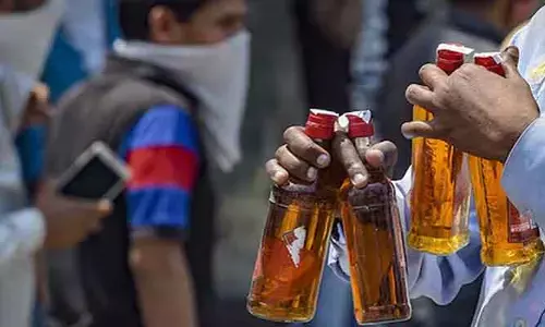 పండగ వేళ.. ఏరులైపారిన మద్యం