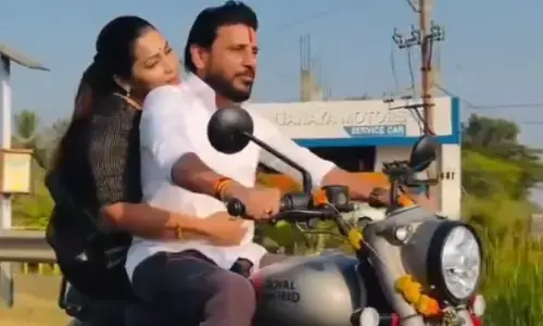 హెల్మెట్ లేకుండా దువ్వాడ దివ్వెల బైక్ రైడ్.. నెటిజ‌న్లు ఫైర్