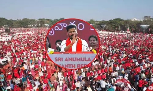పరిస్థితులు ఎలా ఉన్నా.. ఎర్రజెండా తలవంచదు: CM రేవంత్