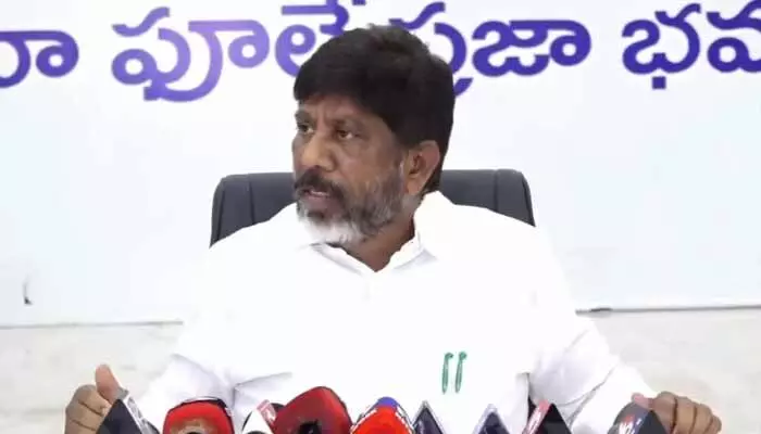 నా క్యారెక్టర్ అంత వీక్ కాదు.. టెండర్ల ఆరోపణలపై నిప్పులు చెరిగిన డిప్యూటీ సీఎం భట్టి నా క్యారెక్టర్ అంత వీక్ కాదు.. టెండర్ల ఆరోపణలపై నిప్పులు చెరిగిన డిప్యూటీ సీఎం భట్టి